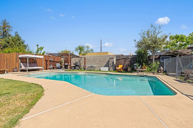 1217 Karen Way, Modesto, CA 95350