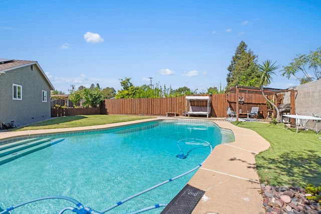 1217 Karen Way, Modesto, CA 95350