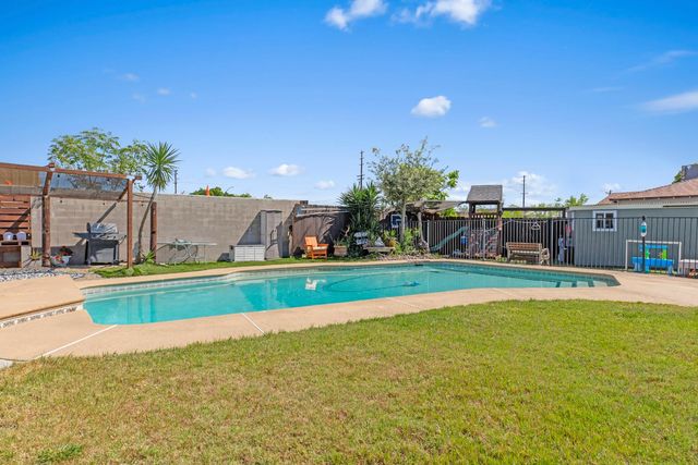 1217 Karen Way, Modesto, CA 95350