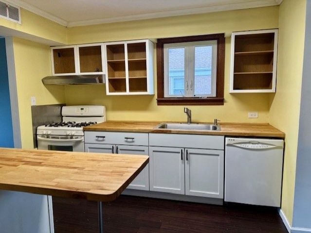2462 S Scott Street, Des Plaines, IL 60018
