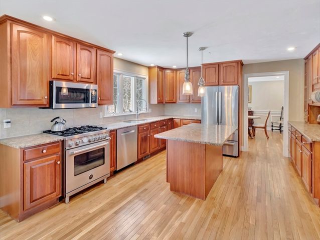 7 Tanglewood Drive, Easton, MA 02356