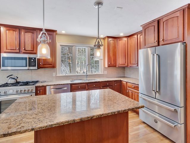 7 Tanglewood Drive, Easton, MA 02356