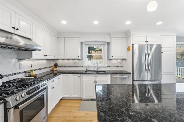 39 Secluded Drive, South Kingstown, RI 02879