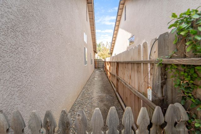 1961 Stagecoach Place, Tulare, CA 93274