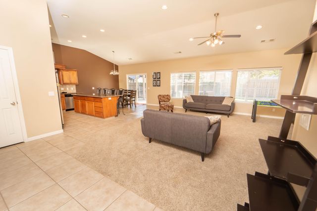 1961 Stagecoach Place, Tulare, CA 93274