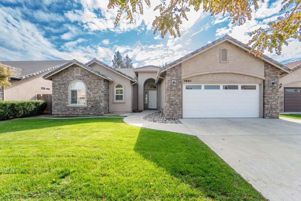 1961 Stagecoach Place, Tulare, CA 93274