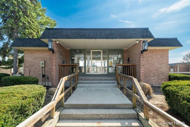 1457 N Saxony Drive 14, Grand Rapids, MI 49508