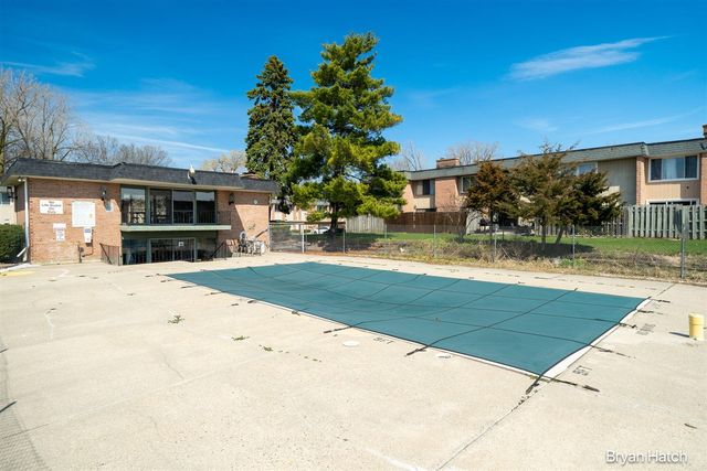 1457 N Saxony Drive 14, Grand Rapids, MI 49508