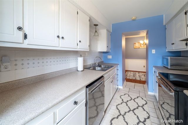 1457 N Saxony Drive 14, Grand Rapids, MI 49508