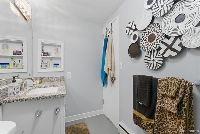 8200 E Jefferson Avenue 411, Detroit, MI 48214