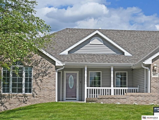 2005 Hedgeapple Circle, Plattsmouth, NE 68048