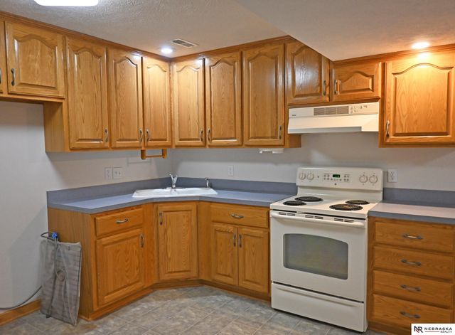 2005 Hedgeapple Circle, Plattsmouth, NE 68048