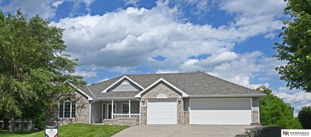 2005 Hedgeapple Circle, Plattsmouth, NE 68048