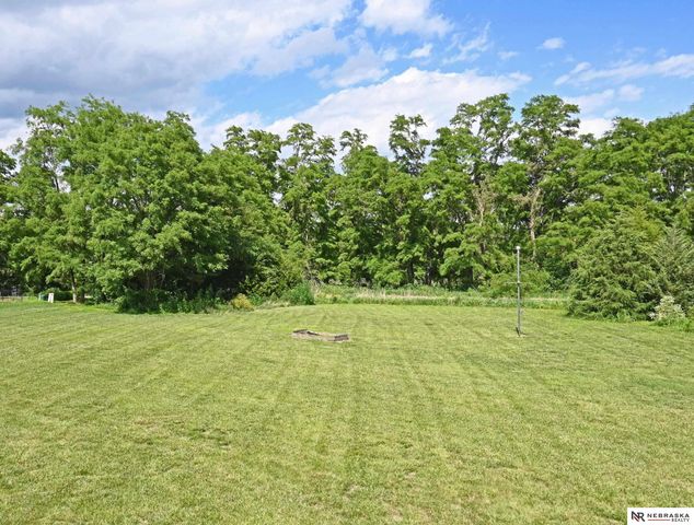 2005 Hedgeapple Circle, Plattsmouth, NE 68048