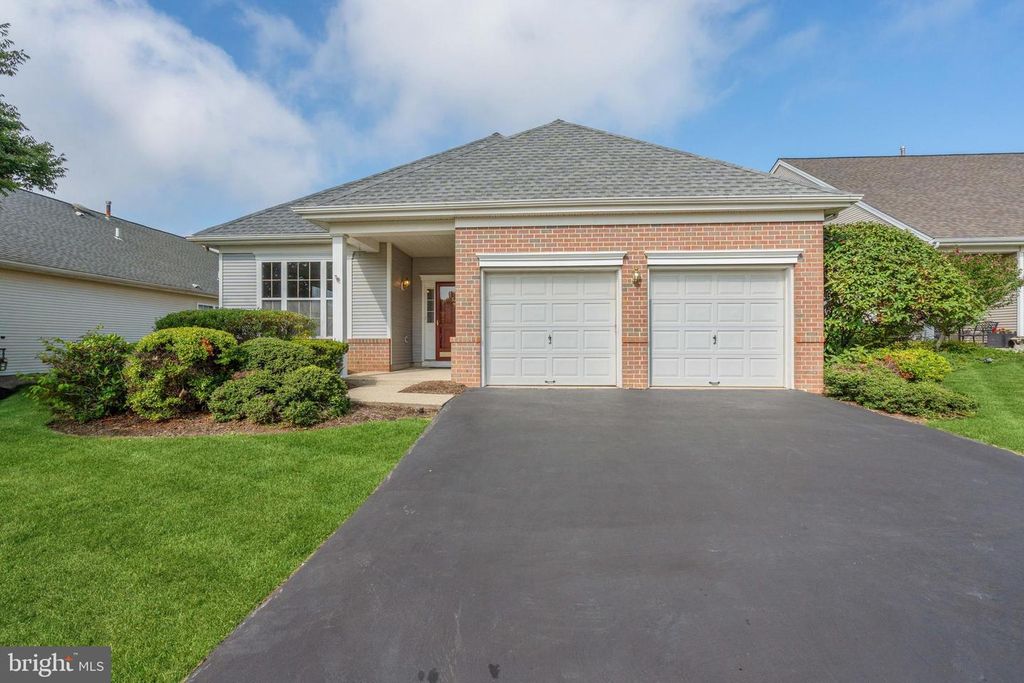 52 TEMPLE CT, Pennington, NJ 08534