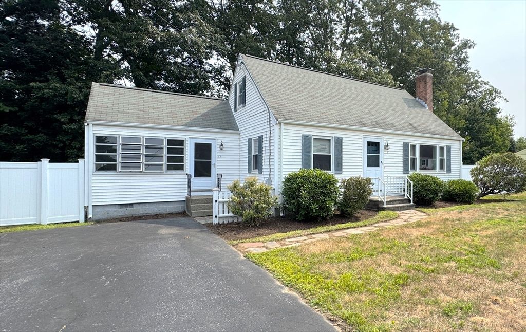 17 Meadowbrook Rd, Hudson, MA 01749
