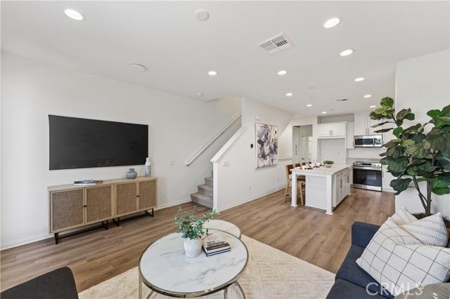 1093 N Harbor Boulevard, Anaheim, CA 92801