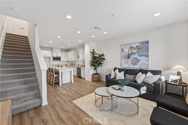 1093 N Harbor Boulevard, Anaheim, CA 92801