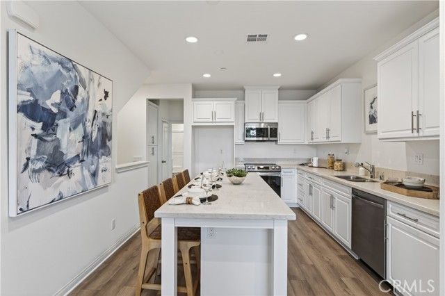 1093 N Harbor Boulevard, Anaheim, CA 92801