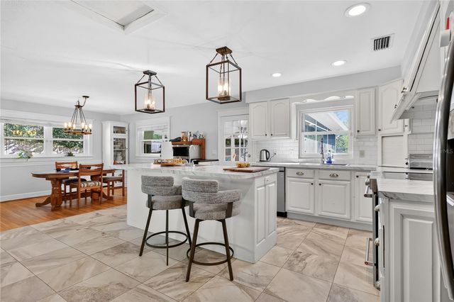 2704 MENDELIN STREET, Apopka, FL 32703