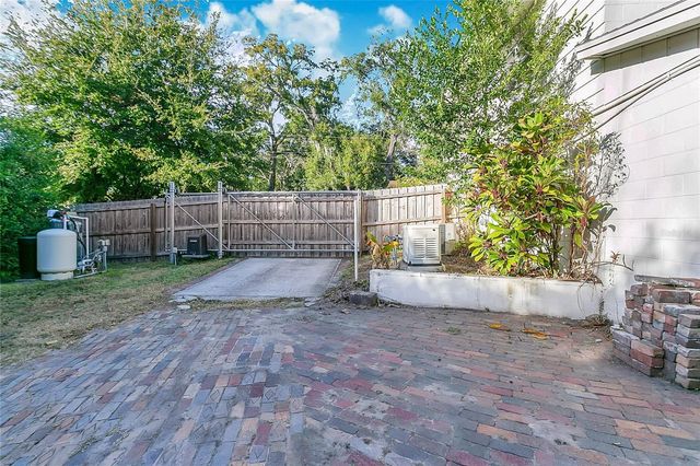 2704 MENDELIN STREET, Apopka, FL 32703