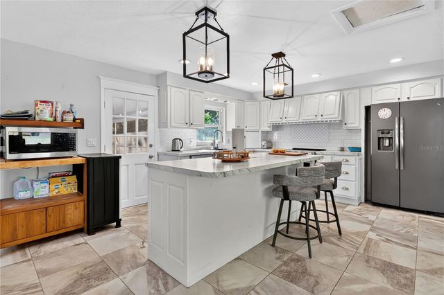 2704 MENDELIN STREET, Apopka, FL 32703