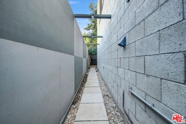 4182 McConnell Boulevard, Culver City, CA 90066