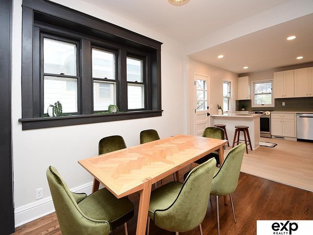 918 S 38th Street, Omaha, NE 68105