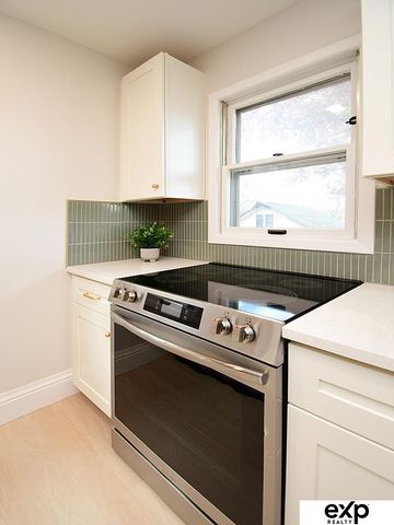 918 S 38th Street, Omaha, NE 68105