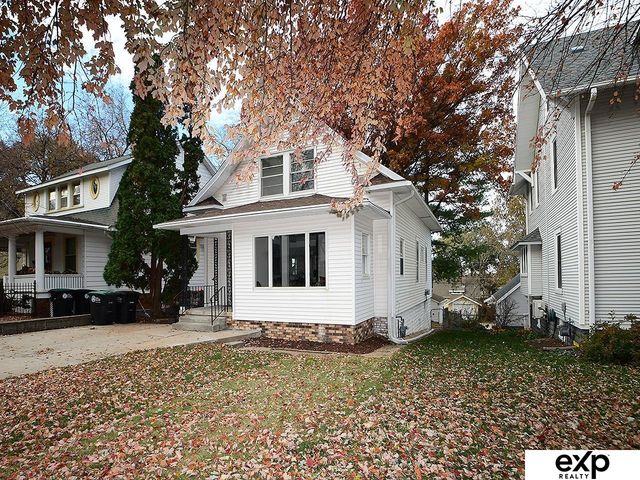 918 S 38th Street, Omaha, NE 68105