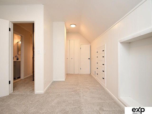 918 S 38th Street, Omaha, NE 68105