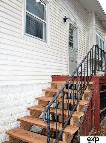 918 S 38th Street, Omaha, NE 68105