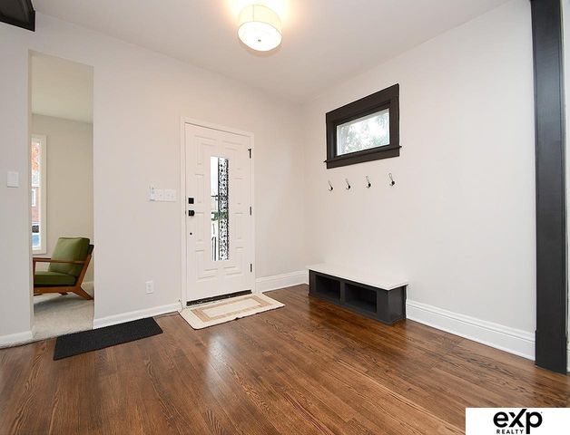 918 S 38th Street, Omaha, NE 68105