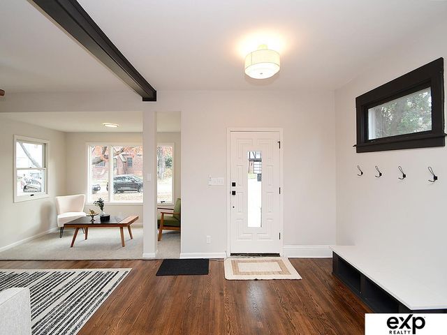 918 S 38th Street, Omaha, NE 68105