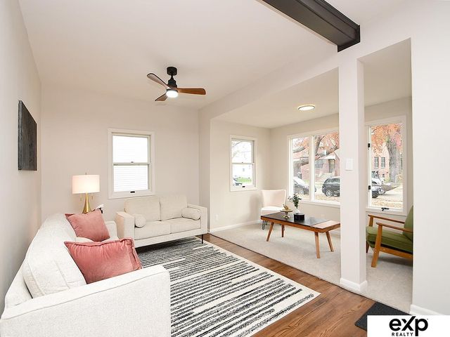 918 S 38th Street, Omaha, NE 68105