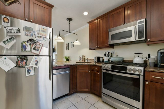 6 Grove Street 3, Boston, MA 02114