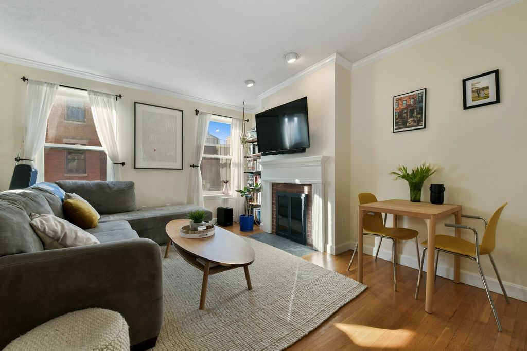 6 Grove Street 3, Boston, MA 02114