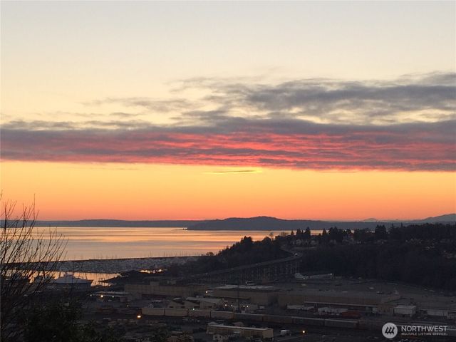 2403 11th Avenue W, Seattle, WA 98119