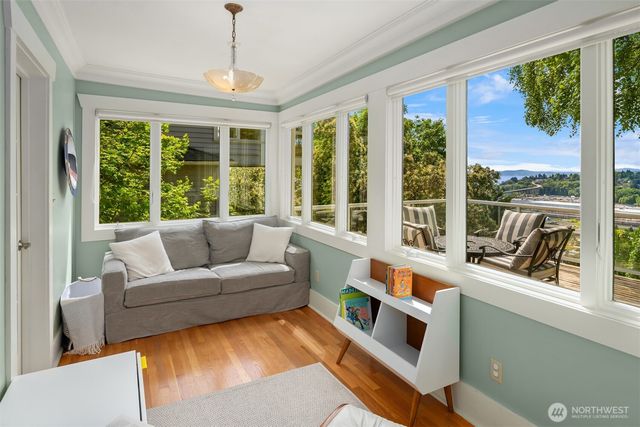 2403 11th Avenue W, Seattle, WA 98119
