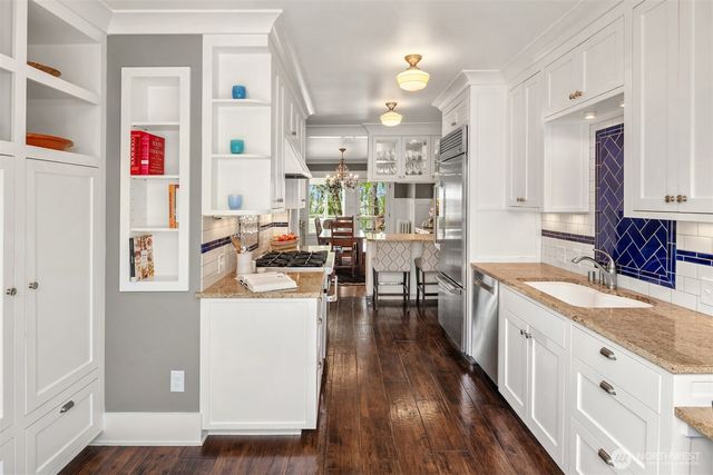 2403 11th Avenue W, Seattle, WA 98119