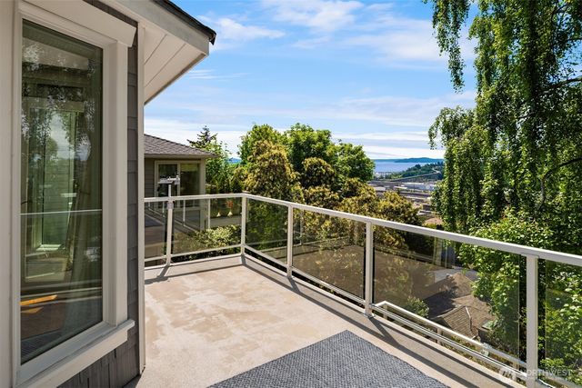 2403 11th Avenue W, Seattle, WA 98119