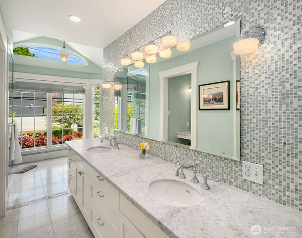 2403 11th Avenue W, Seattle, WA 98119