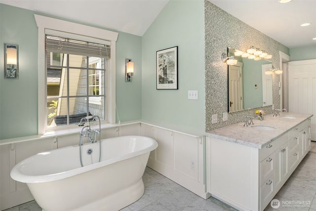 2403 11th Avenue W, Seattle, WA 98119