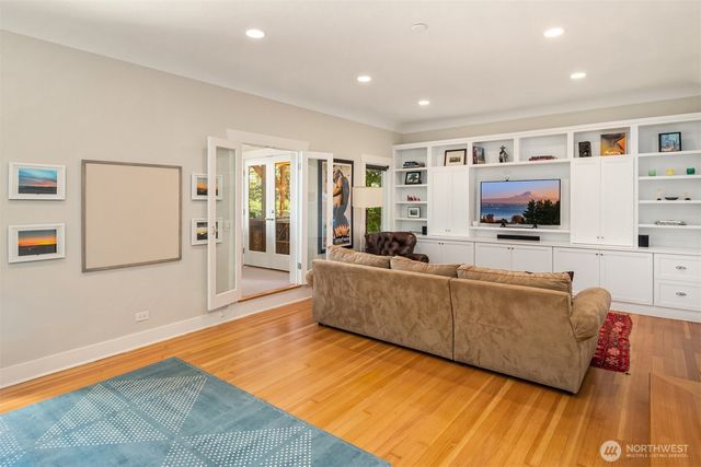 2403 11th Avenue W, Seattle, WA 98119