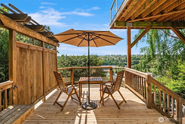 2403 11th Avenue W, Seattle, WA 98119