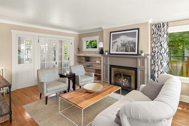 2403 11th Avenue W, Seattle, WA 98119