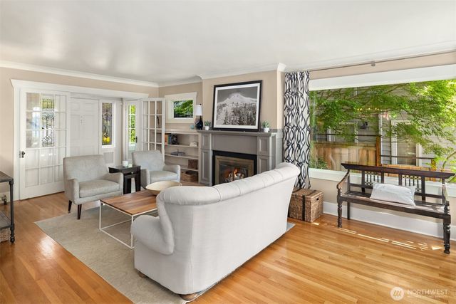 2403 11th Avenue W, Seattle, WA 98119