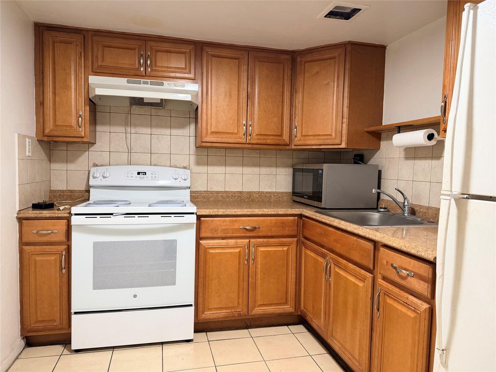 1729 Moffett St 17, Hollywood, FL 33020