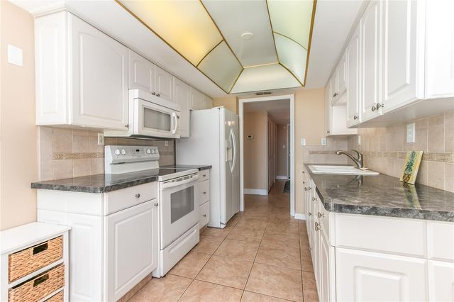 400 ISLAND WAY 212, Clearwater Beach, FL 33767