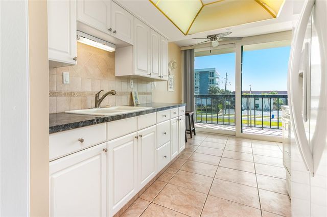 400 ISLAND WAY 212, Clearwater Beach, FL 33767